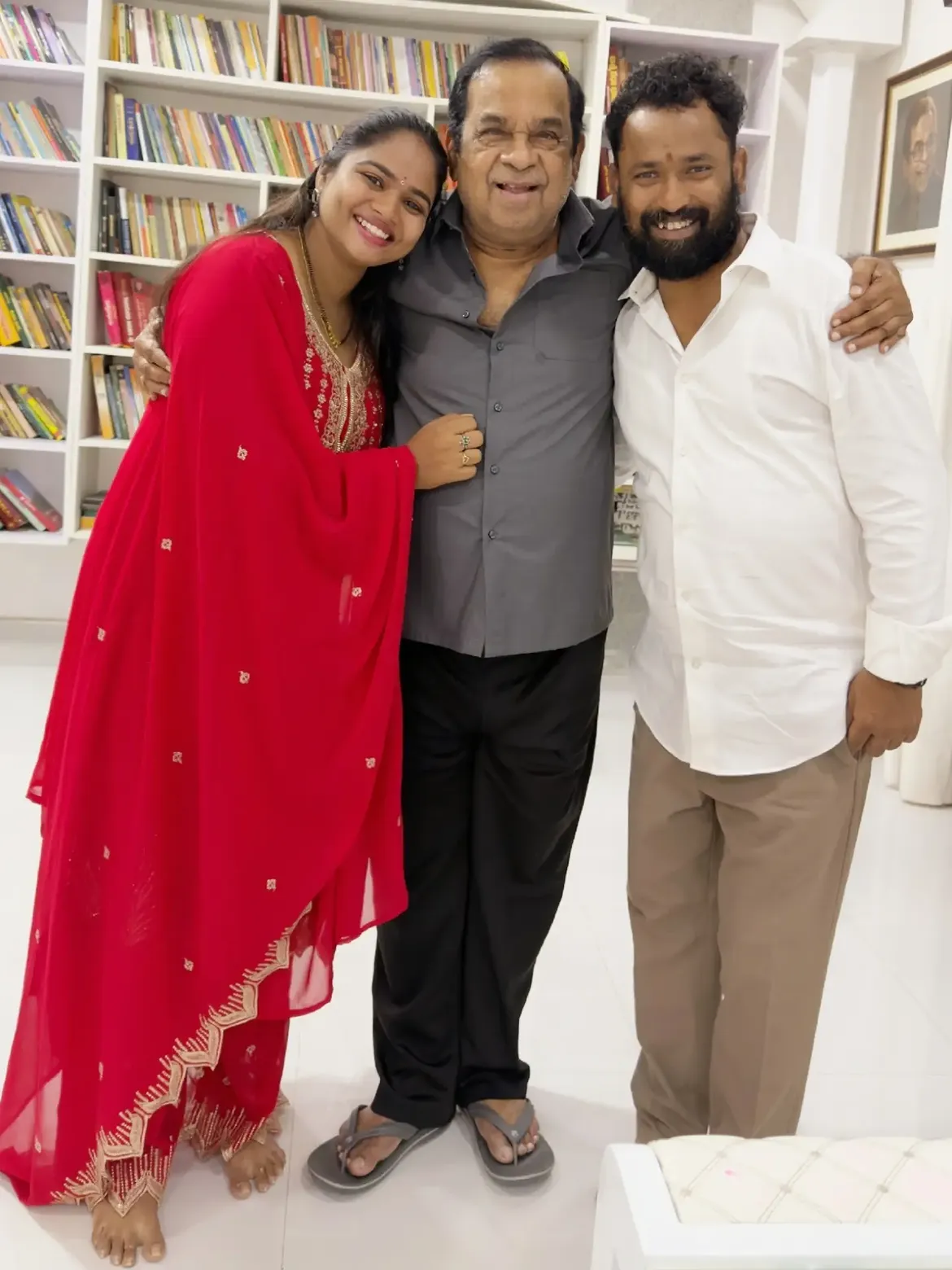 Kirrak RP Meets Brahmanandam with his Wife
