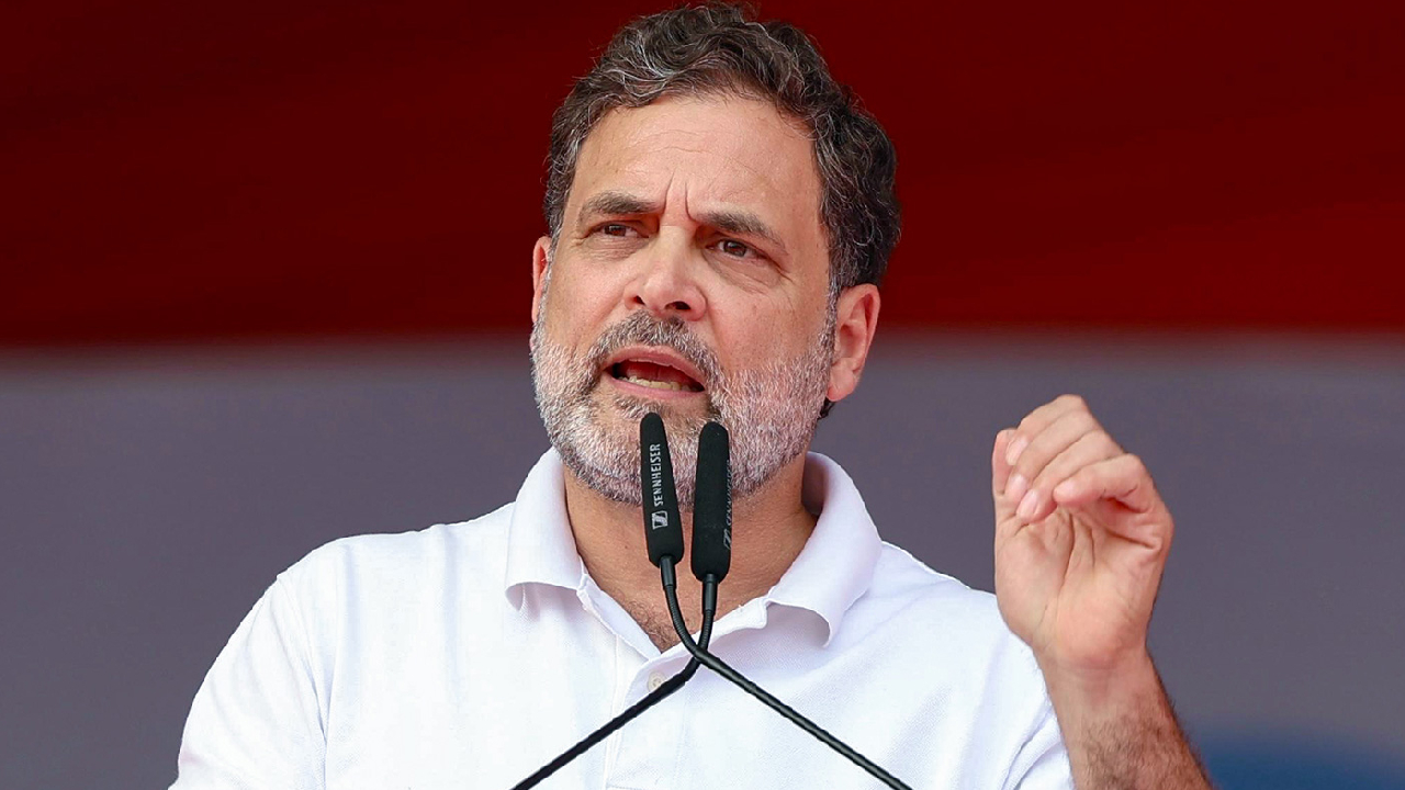 Rahul Gandhi: లక్ష స్కూళ్లను మూసేశారు.. ప్రశ్నిస్తే జైలుకు పంపుతున్నారు.. ఇండోర్‌ సభలో రాహుల్ గాంధీ తీవ్ర వ్యాఖ్యలు