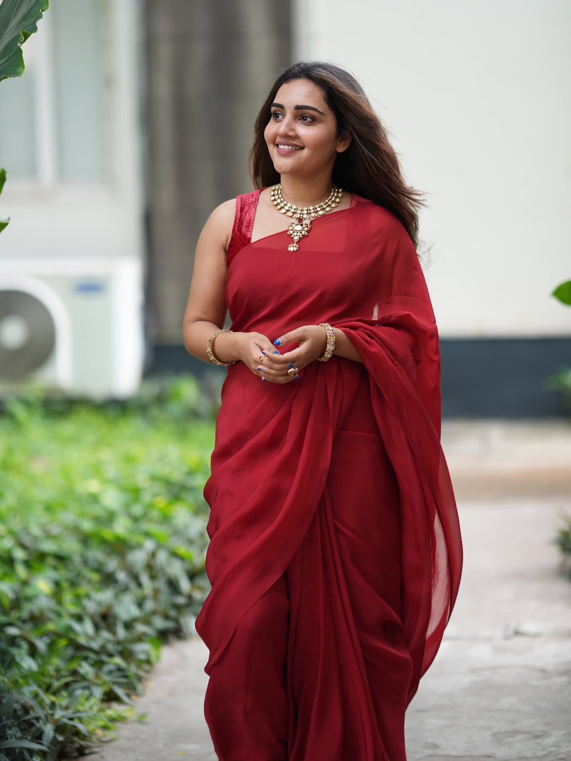 Soniya Singh Cute Photos in Saree