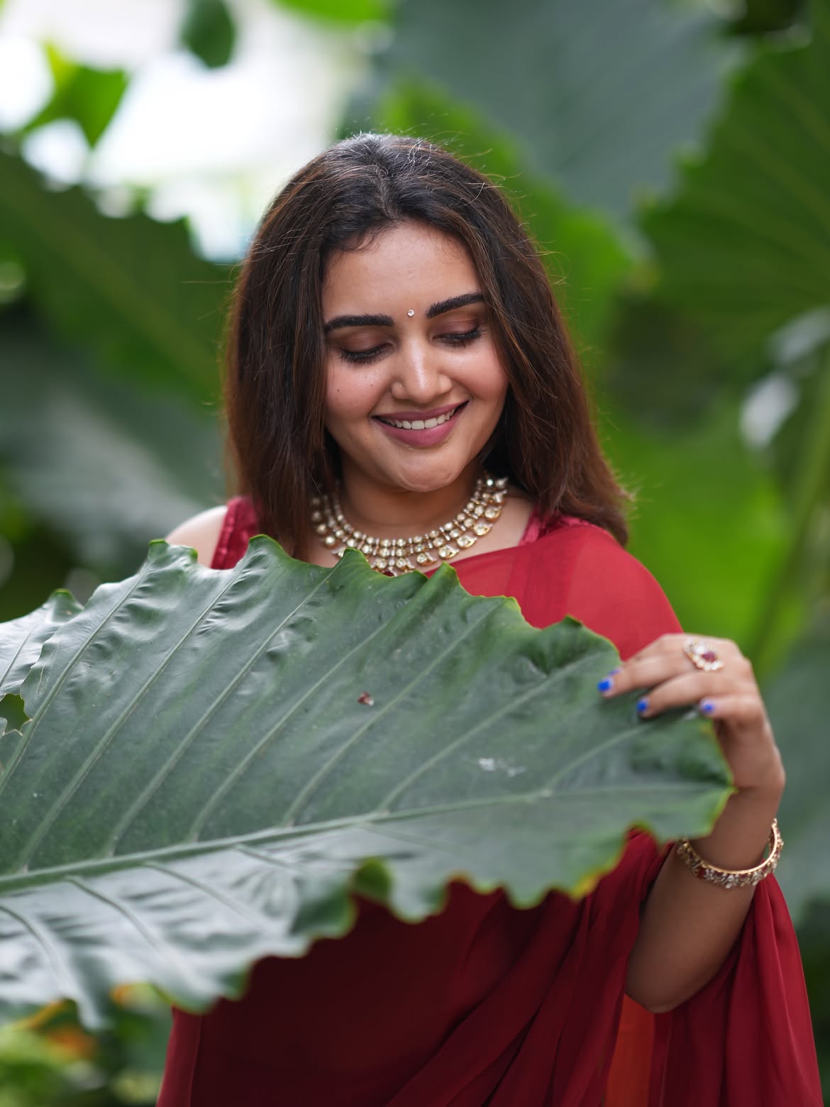 Soniya Singh Cute Photos in Saree