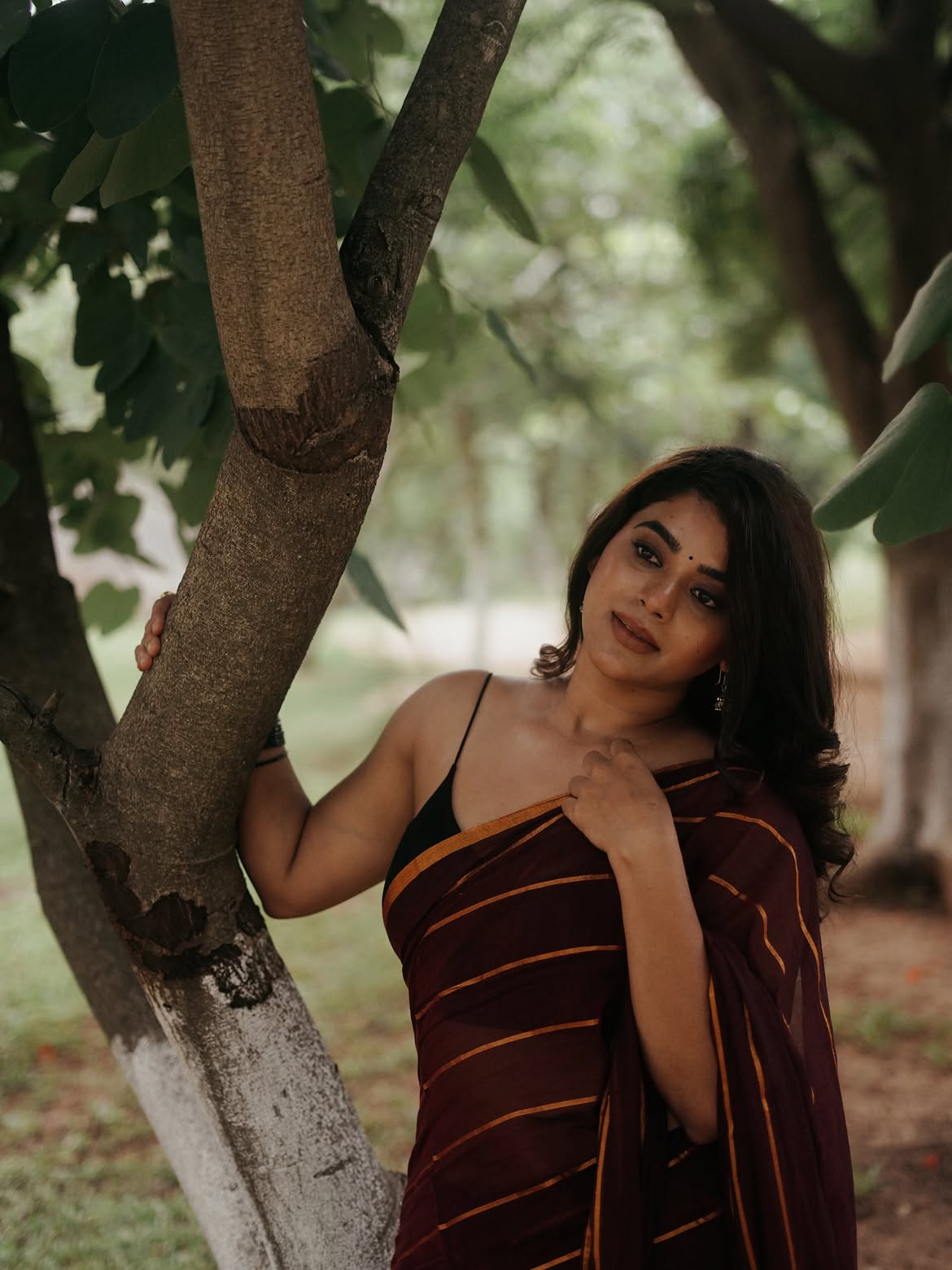 Yamini Bhaskar Super Looks in Saree