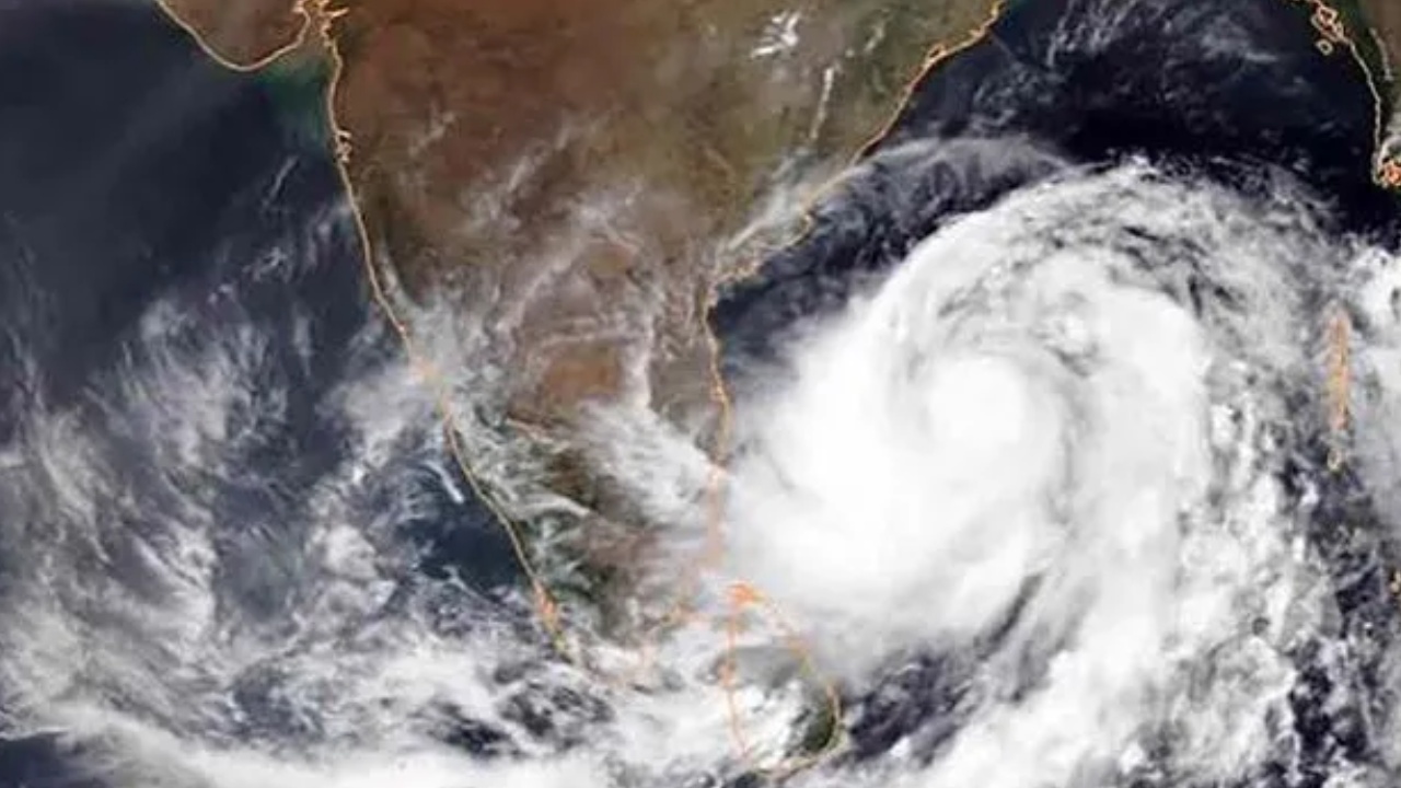 AP Weather : ఏపీ వైపు దూసుకొస్తున్న మరో వాయుగుండం.. వర్షాలపై వాతావరణ శాఖ కీలక అప్డేట్.. ఈ జిల్లాలకు అలర్ట్..