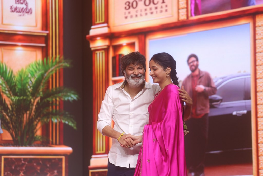 Aadarsha Kutumbam Pre Release Event