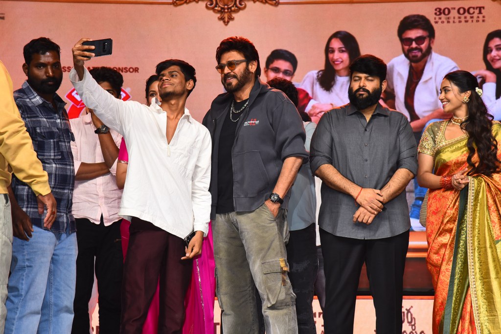 Aadarsha Kutumbam Pre Release Event