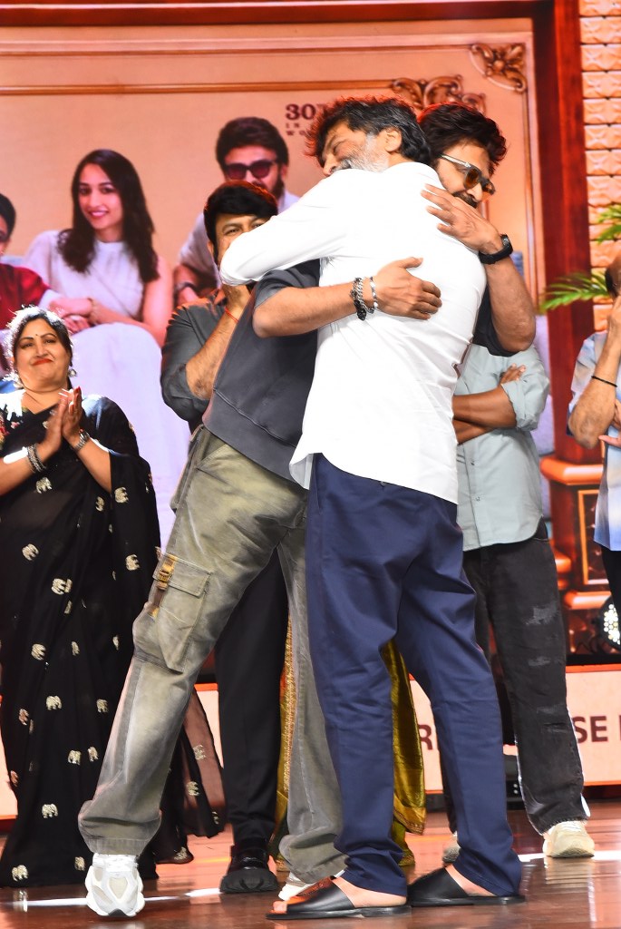 Aadarsha Kutumbam Pre Release Event