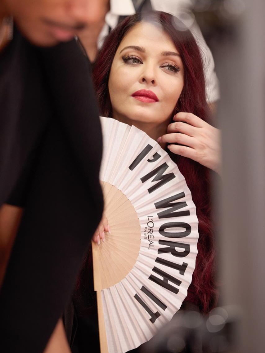 Aishwarya Rai Bachchan Latest Paris Fashion Week Photos