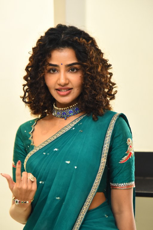 Anupama Parameswaran Stunning Looks in Half Saree