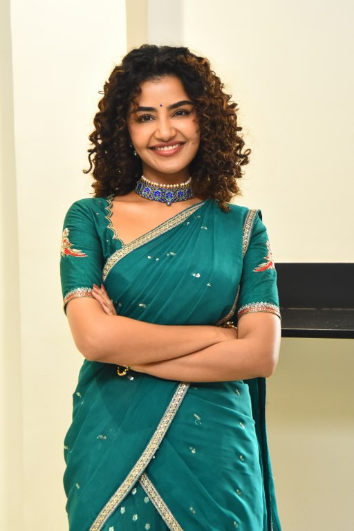 Anupama Parameswaran Stunning Looks in Half Saree