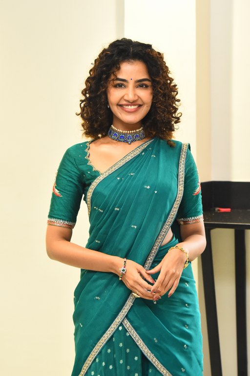 Anupama Parameswaran Stunning Looks in Half Saree