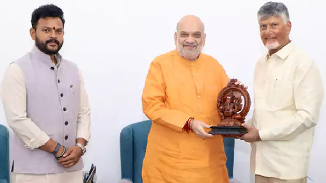 Chandrababu Naidu: ఢిల్లీ పర్యటనలో సీఎం చంద్రబాబు.. అమిత్ షాతో భేటీ.. కీలక అంశాలపై చర్చ!