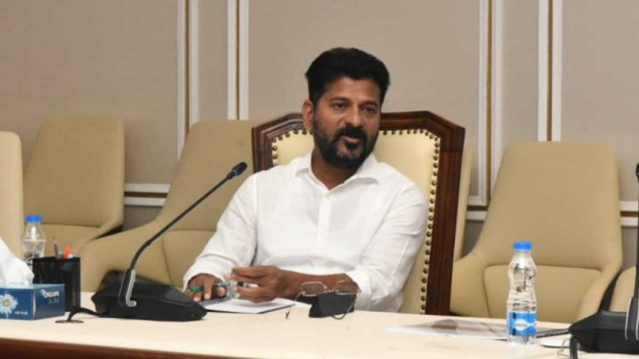 Cm Revanth Reddy: ఆ 45 ఎకరాల భూమి ఏమైంది? ఎర్రవల్లి భూములపై సీఎం రేవంత్ సమీక్ష.. అధికారులకు కీలక ఆదేశాలు!