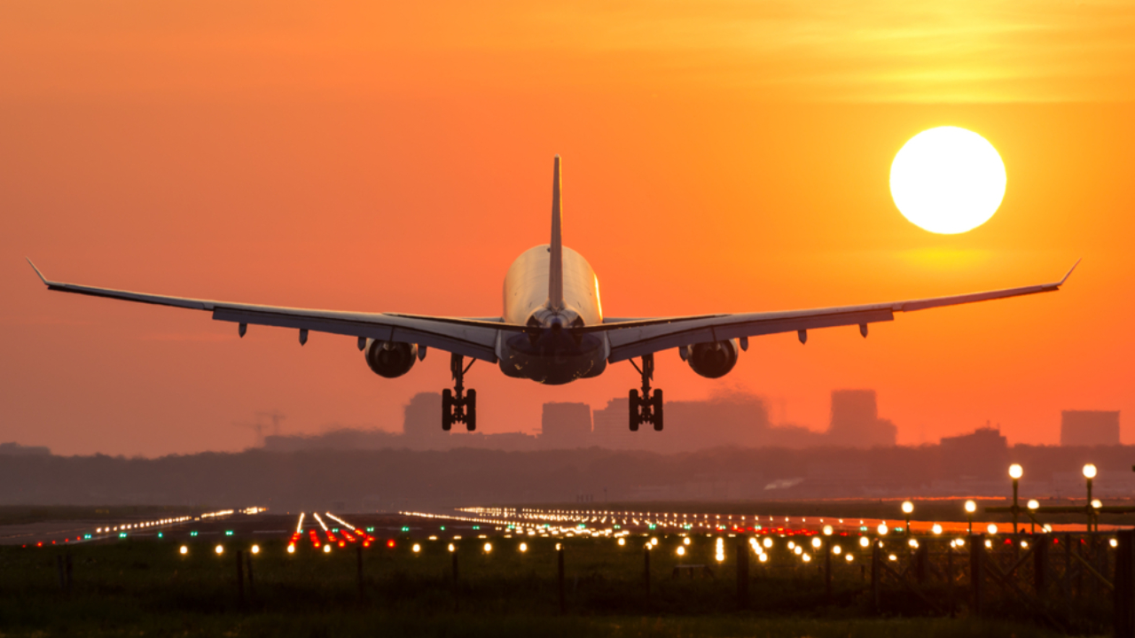 Flight Ticket Prices: విమాన ప్రయాణికులకు గుడ్ న్యూస్.. టికెట్ ధరల నియంత్రణకు కేంద్రం ప్లాన్.. సుప్రీంకోర్టులో కీలక ప్రకటన!