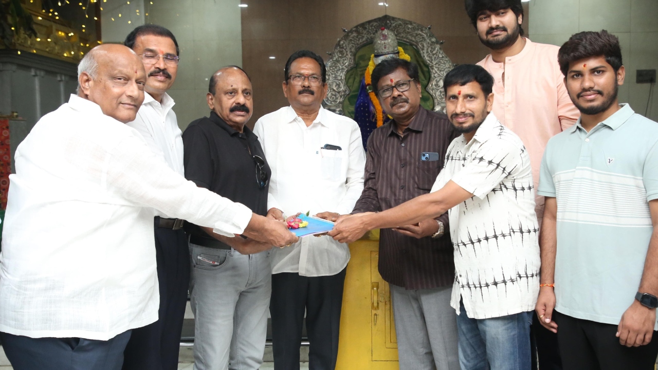 Chandrahas Kotla : చంద్రహాస్ కోట్ల హీరోగా.. ఓ పిట్ట‌క‌థ ద‌ర్శ‌కుడి మూవీ ప్రారంభం..