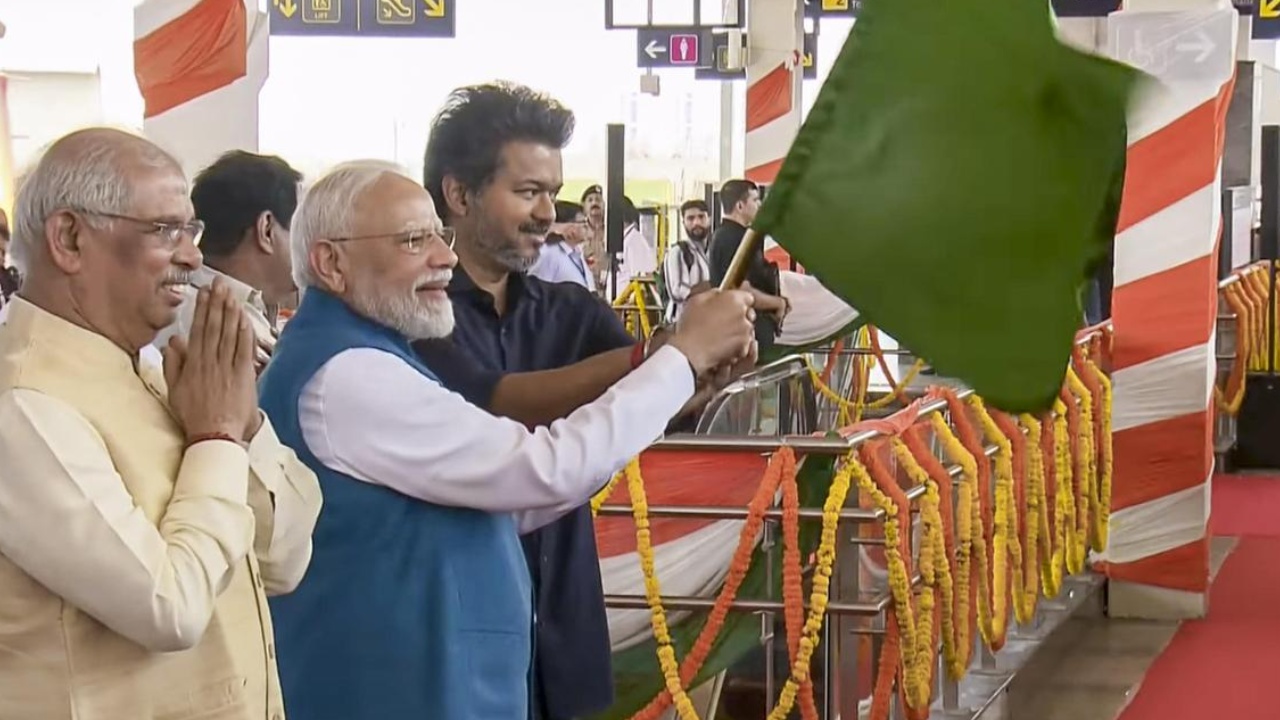 Chennai Metro Phase 2 : చెన్నై మెట్రో ఫేజ్‌-2 ప్రారంభం.. సీఎం విజయ్‌తో కలిసి మెట్రోలో ప్రధాని మోదీ ప్రయాణం!