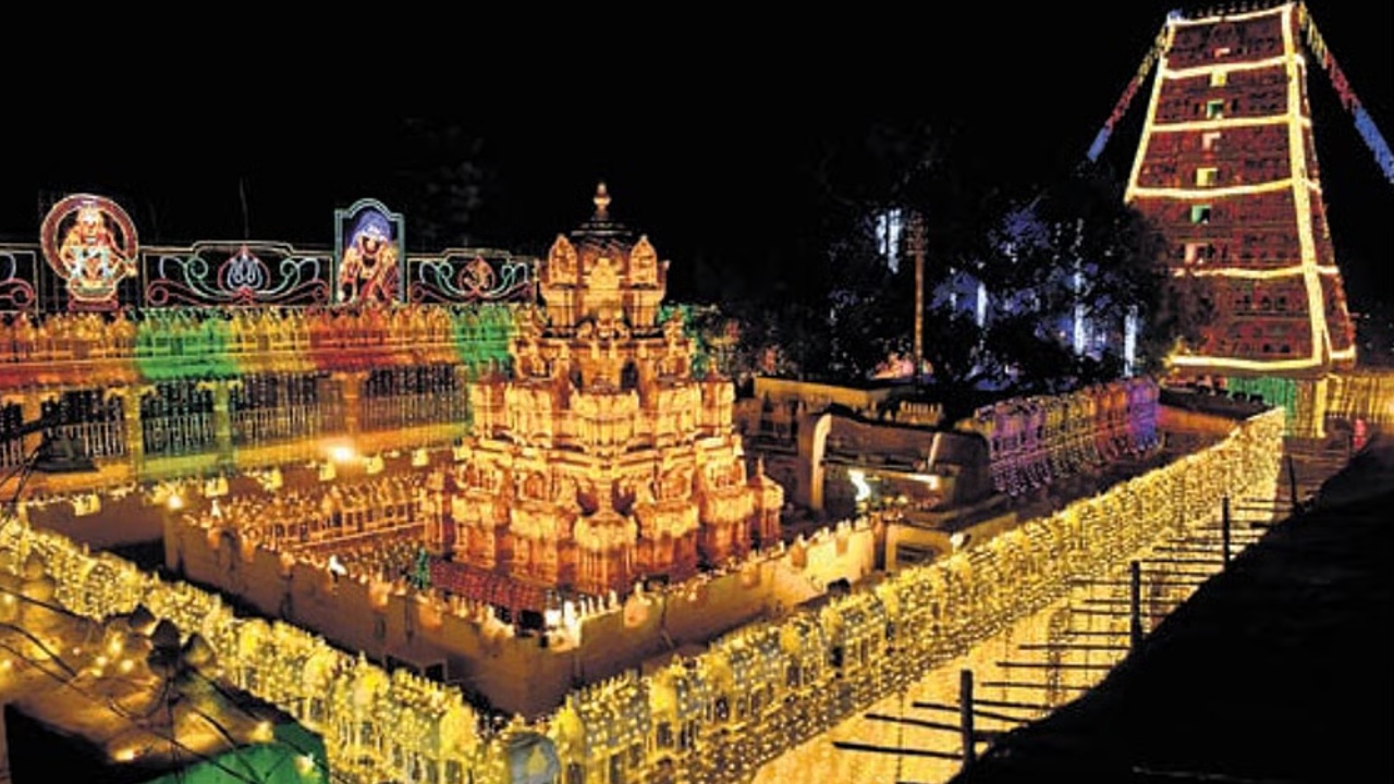 Indrakeeladri : ఇంద్రకీలాద్రి‌పై మొదలైన దసరా ఉత్సవాలు.. తొలిరోజు పోటెత్తిన భక్తులు.. ఉత్సవాల్లో కీలక అంశాలివే..