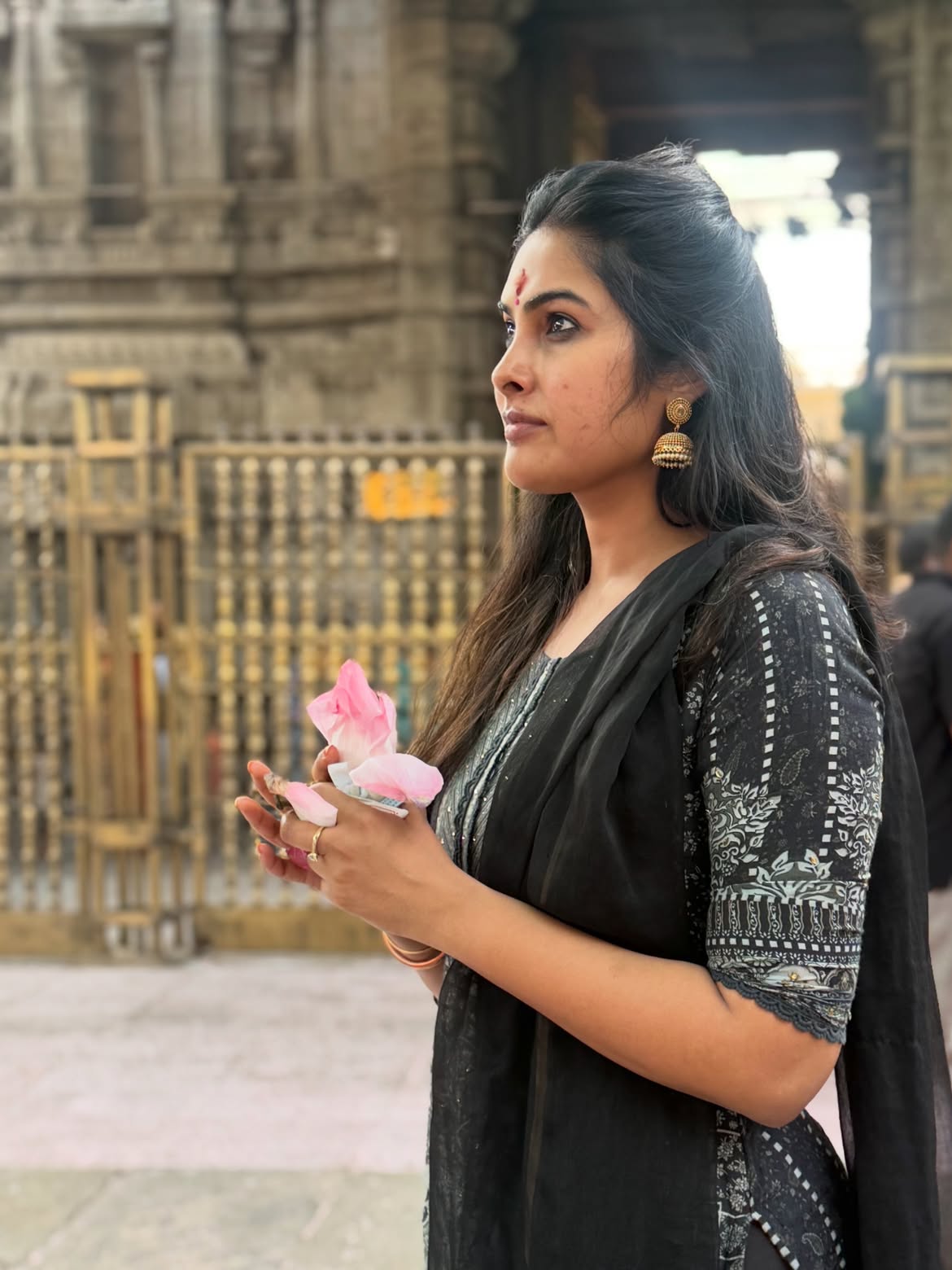 Divi Visits Padmavathi Ammavaru Temple Tiruchanoor