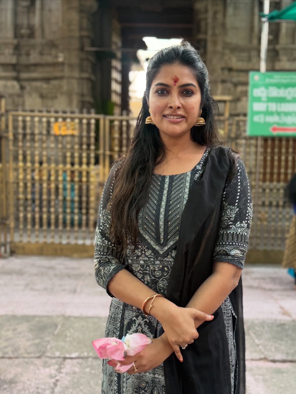 Divi Visits Padmavathi Ammavaru Temple Tiruchanoor