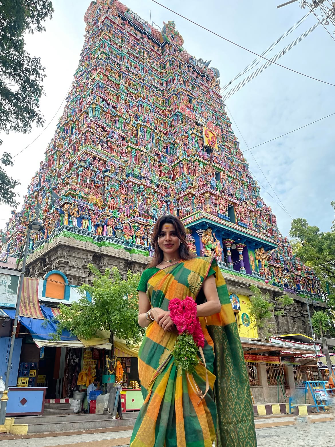 Divyabharathi Visits Madurai Meenakshi Amman Temple