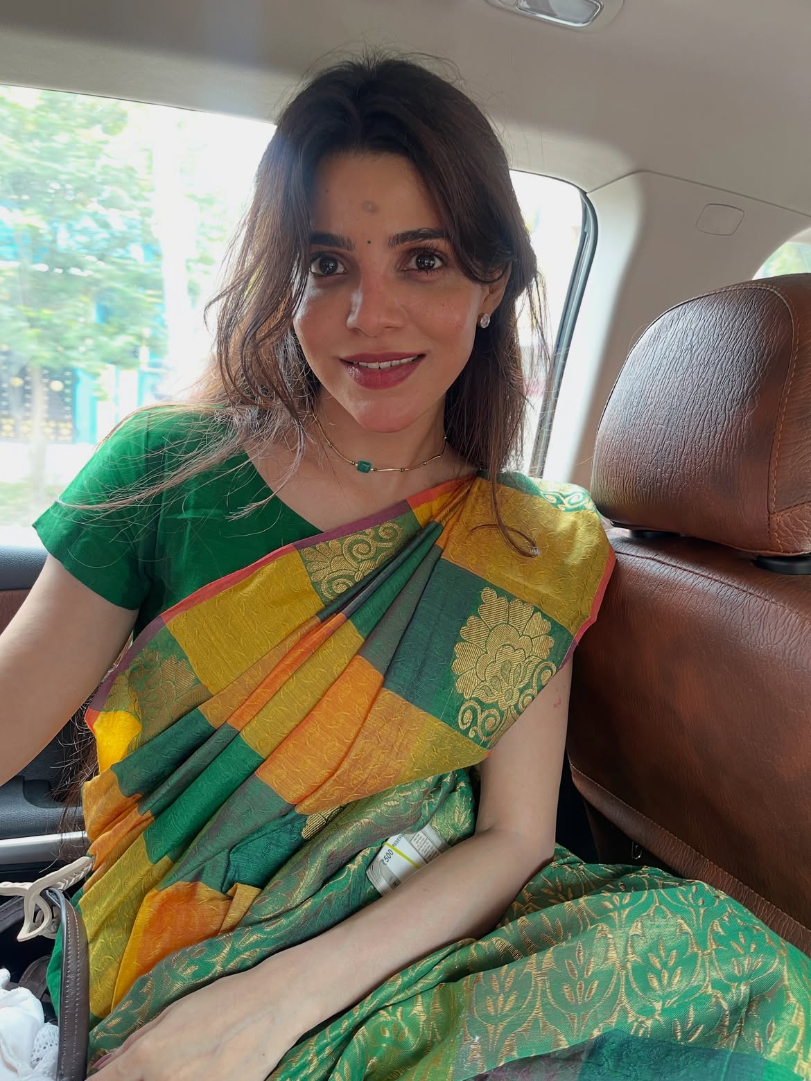 Divyabharathi Visits Madurai Meenakshi Amman Temple