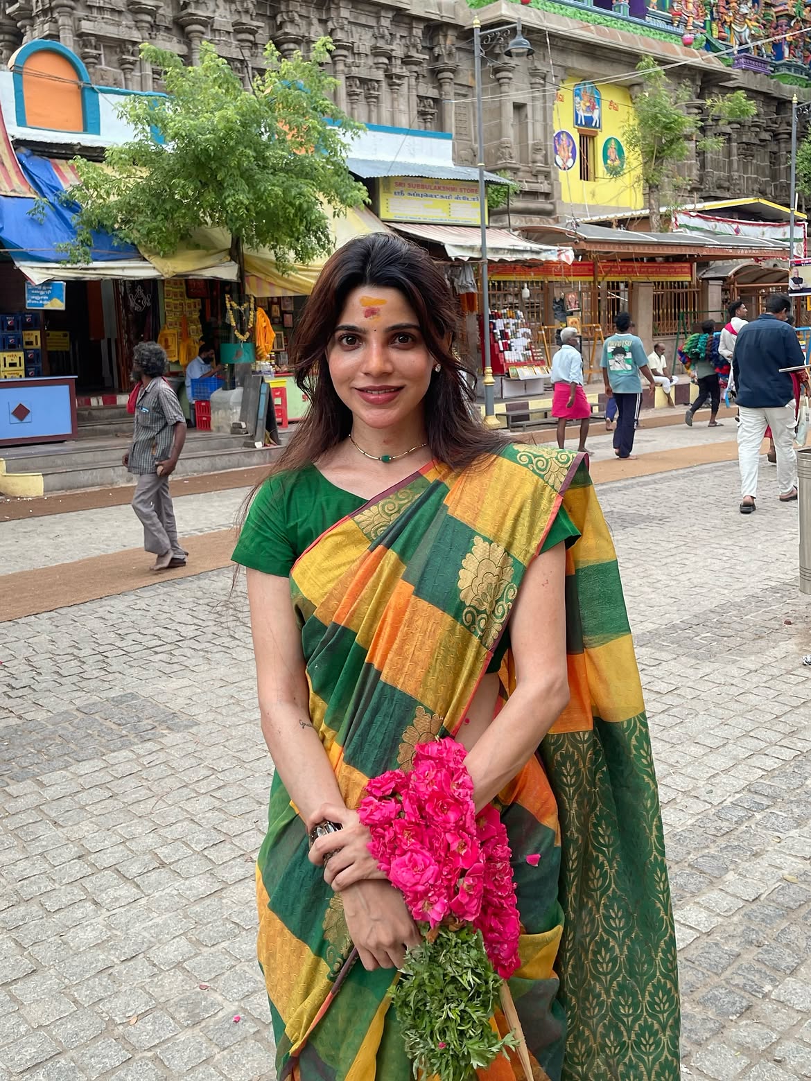 Divyabharathi Visits Madurai Meenakshi Amman Temple