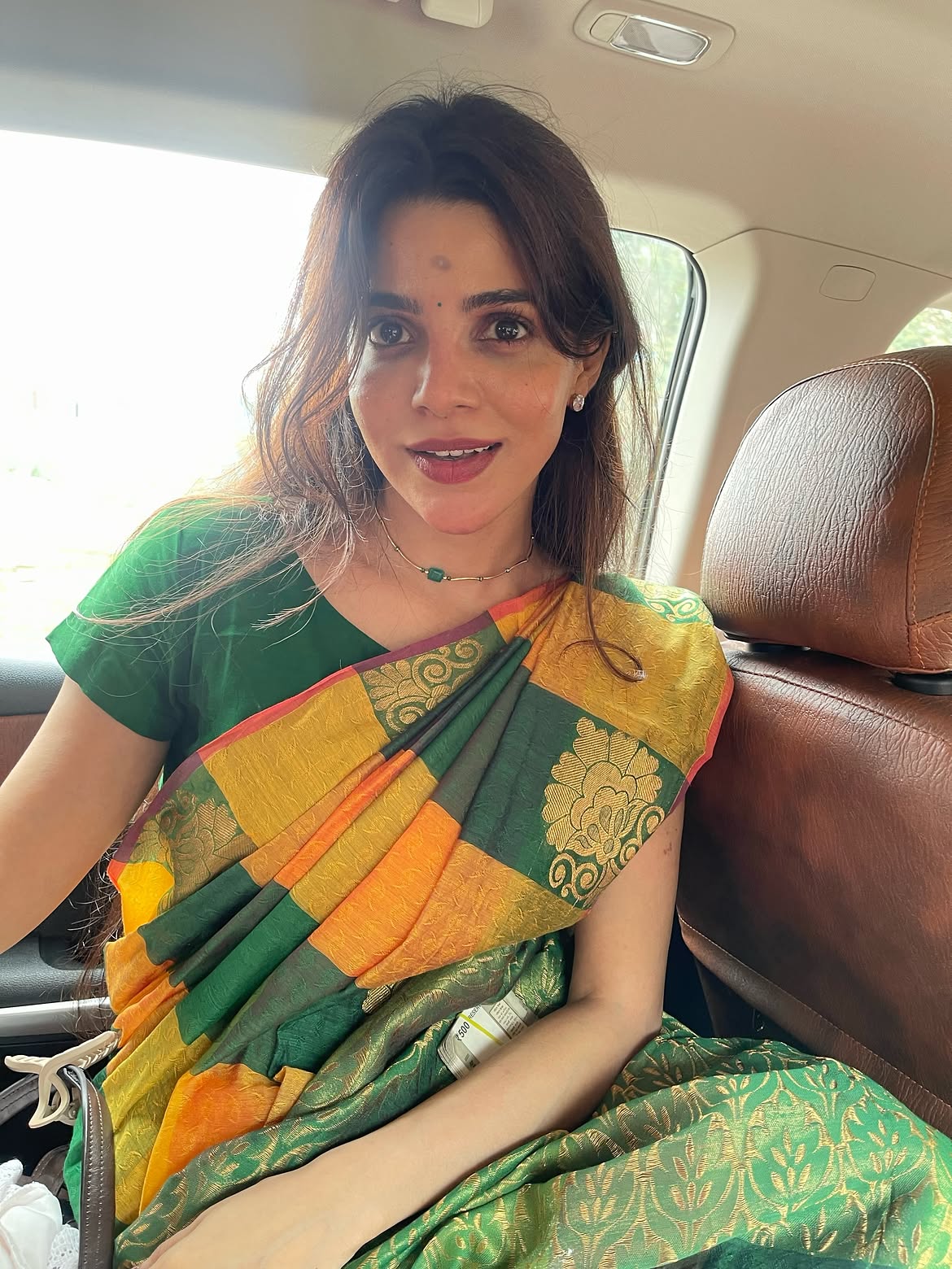 Divyabharathi Visits Madurai Meenakshi Amman Temple