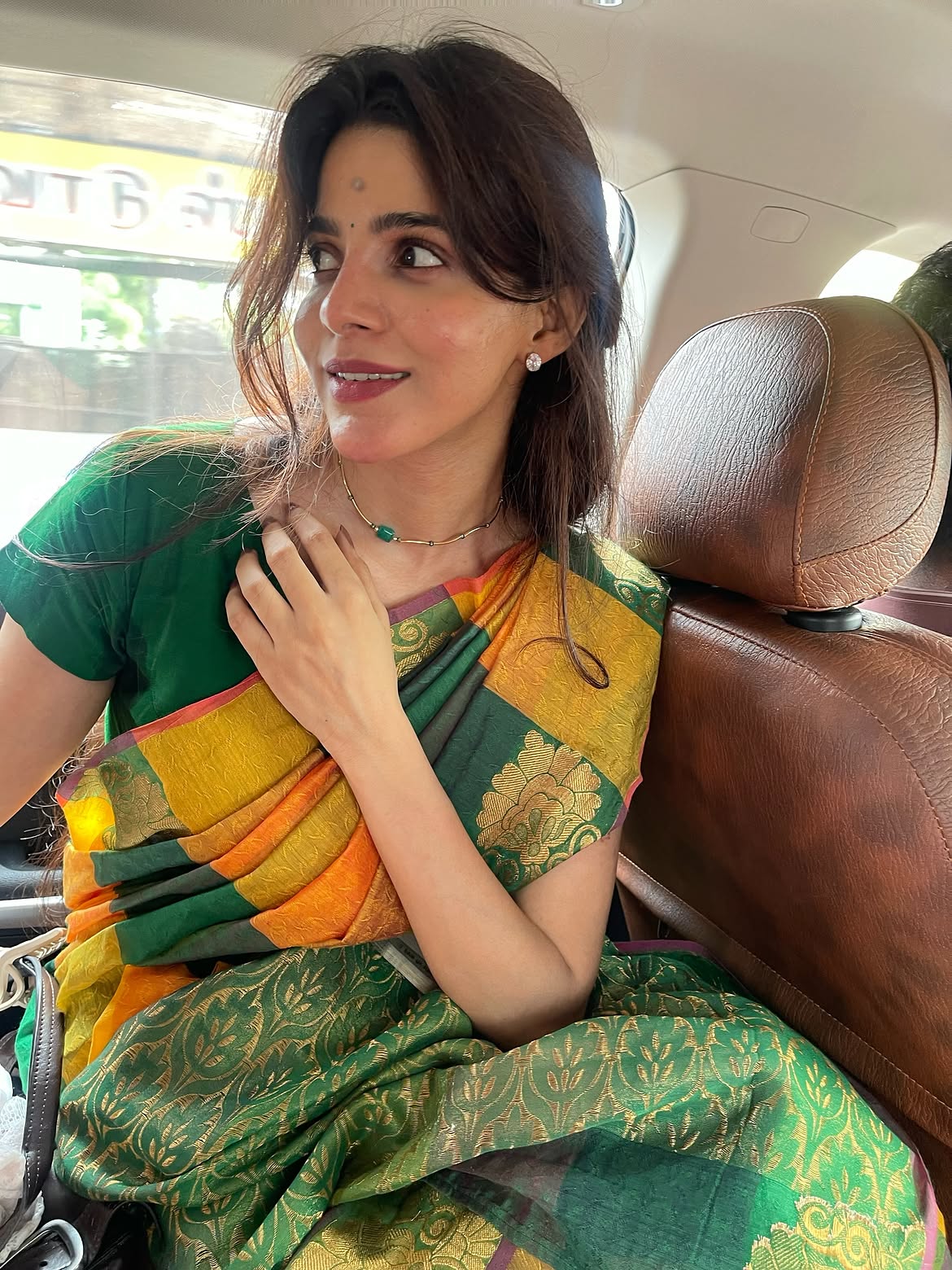 Divyabharathi Visits Madurai Meenakshi Amman Temple