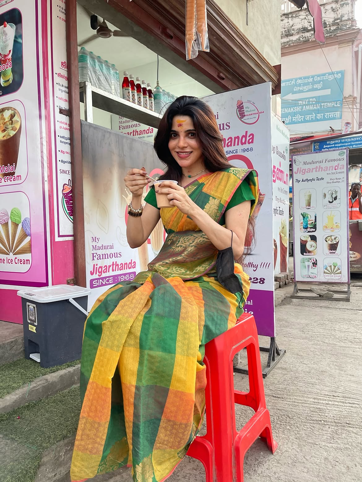 Divyabharathi Visits Madurai Meenakshi Amman Temple