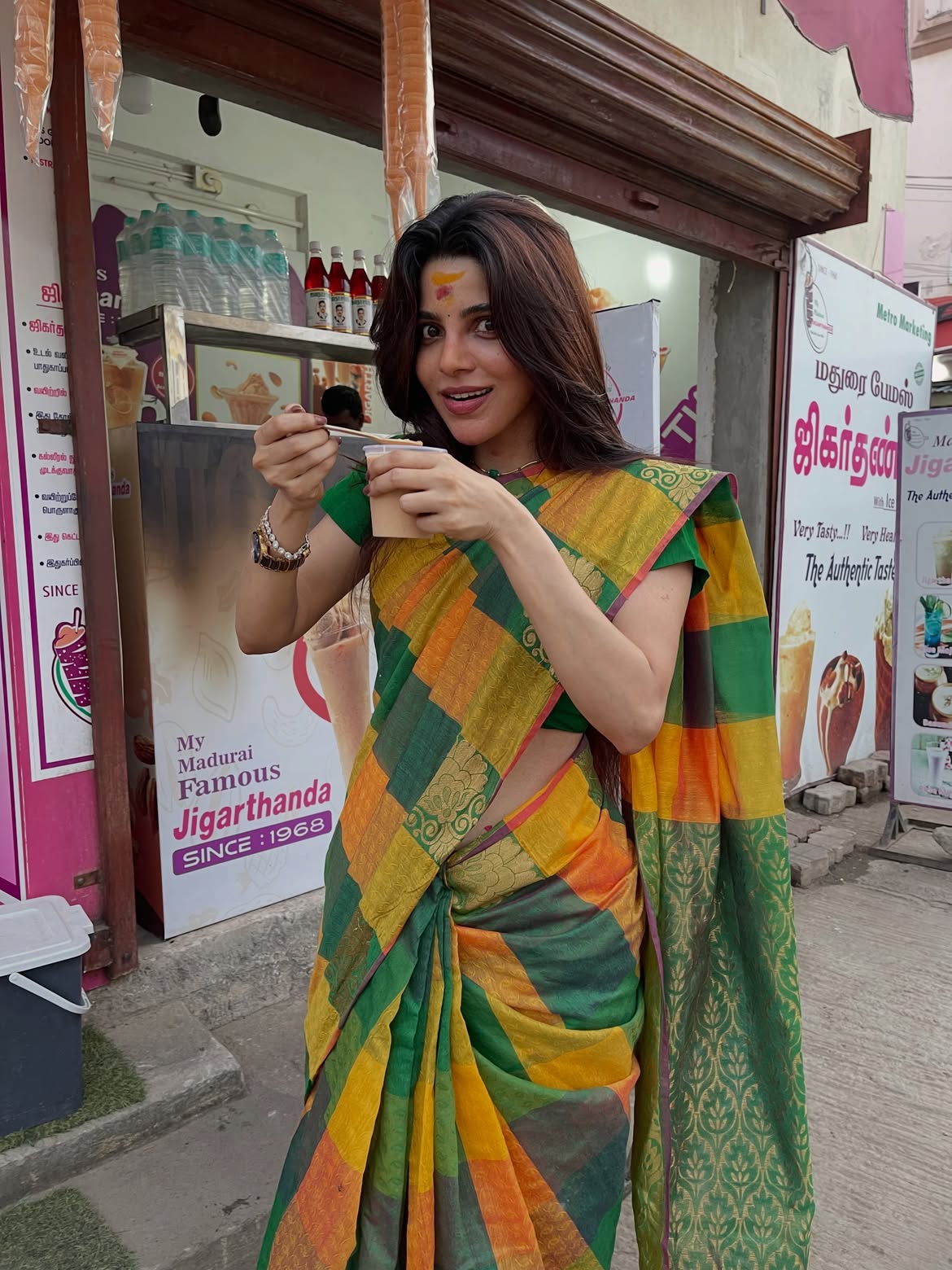 Divyabharathi Visits Madurai Meenakshi Amman Temple