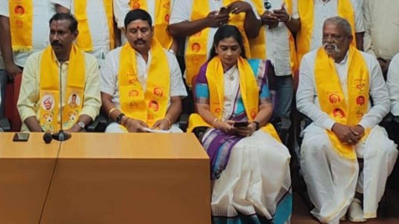 Baddukonda Appalanaidu : టీడీపీలో చేరిన మాజీ ఎమ్మెల్యే బడ్డుకొండ అప్పలనాయుడు.. స్థానిక ఎన్నికల వేళ ఏపీలో కీలక పరిణామం..