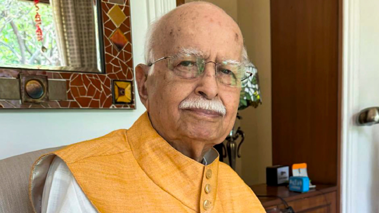 LK Advani: మాజీ ఉప ప్రధాని ఎల్కే అద్వానీకి తీవ్ర అస్వస్థత.. ఢిల్లీ అపోలో ఆస్పత్రిలో చేరిక