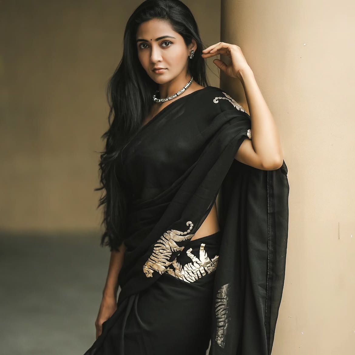 Gayathri Simhadri Stunning Looks in Black Saree