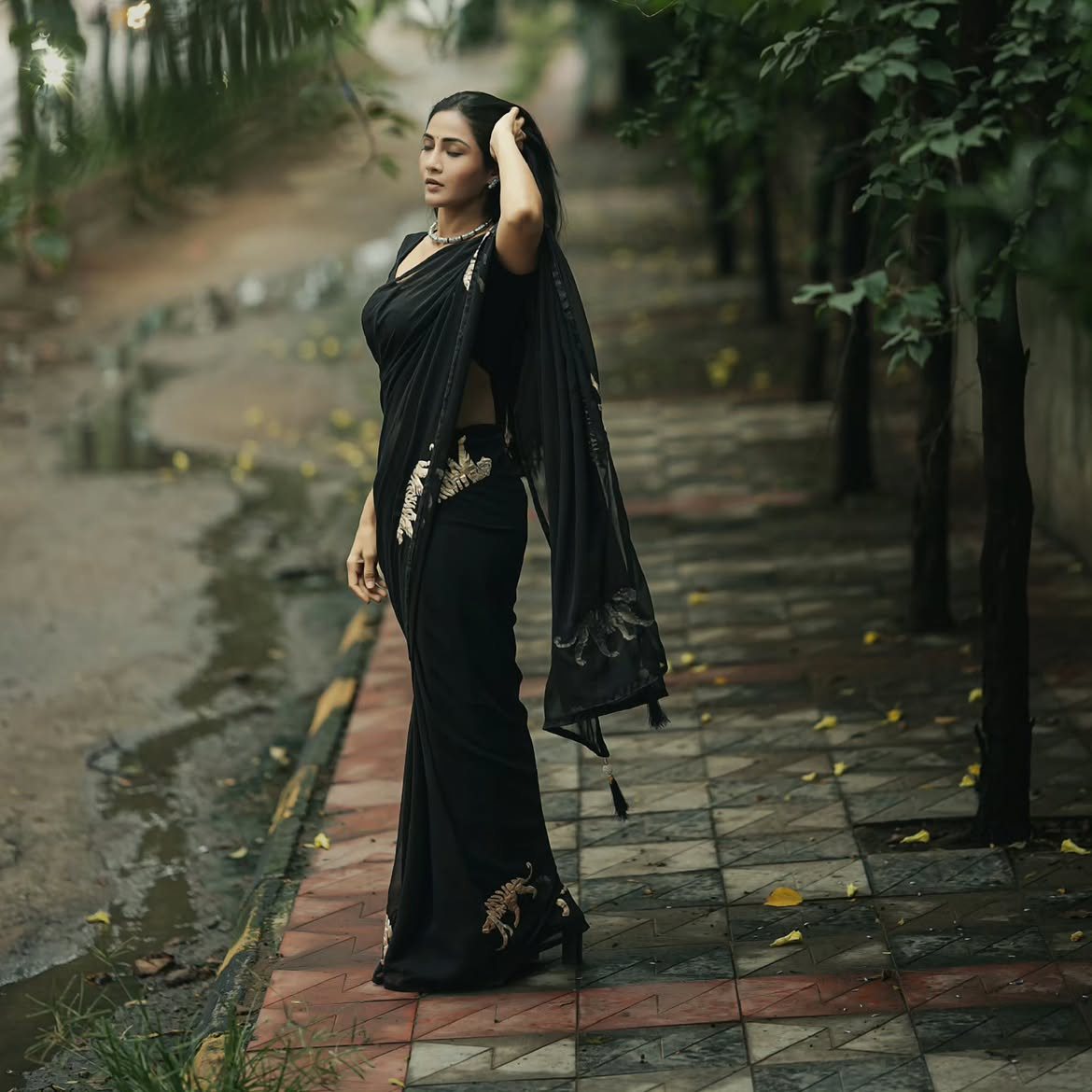 Gayathri Simhadri Stunning Looks in Black Saree
