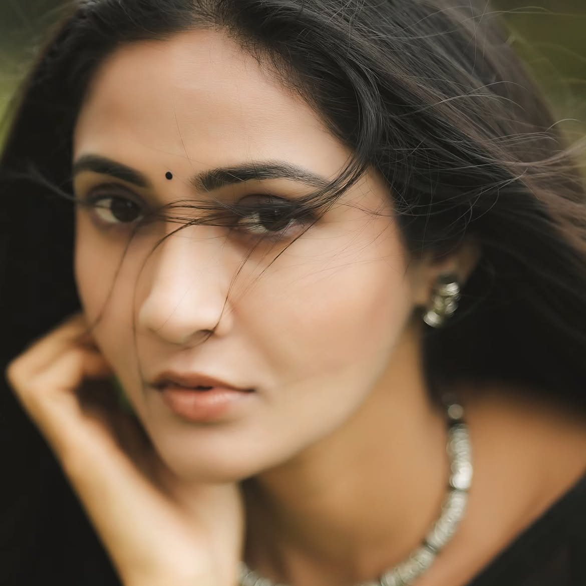 Gayathri Simhadri Stunning Looks in Black Saree