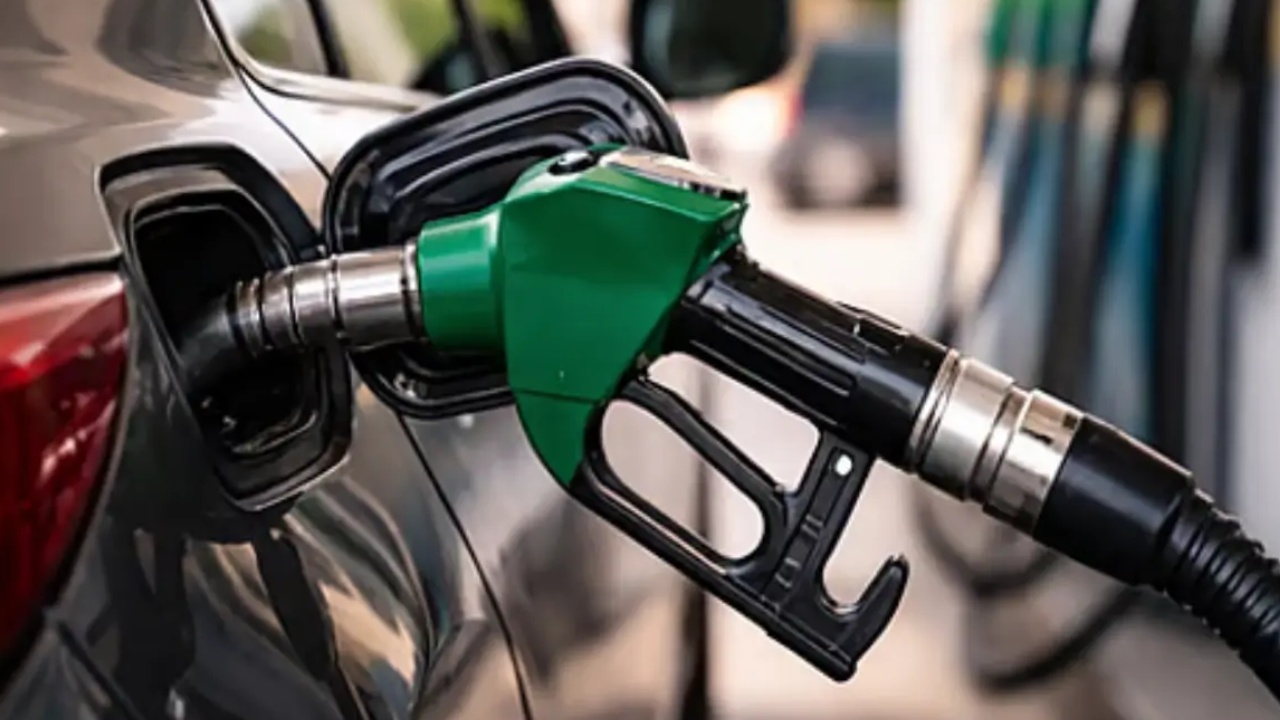 Petrol Price : ప్రపంచంలోనే అత్యంత చౌకగా పెట్రోల్ లభించే దేశాలివే ఇవే.. అక్కడ చాక్లెట్ కంటే చీపు!