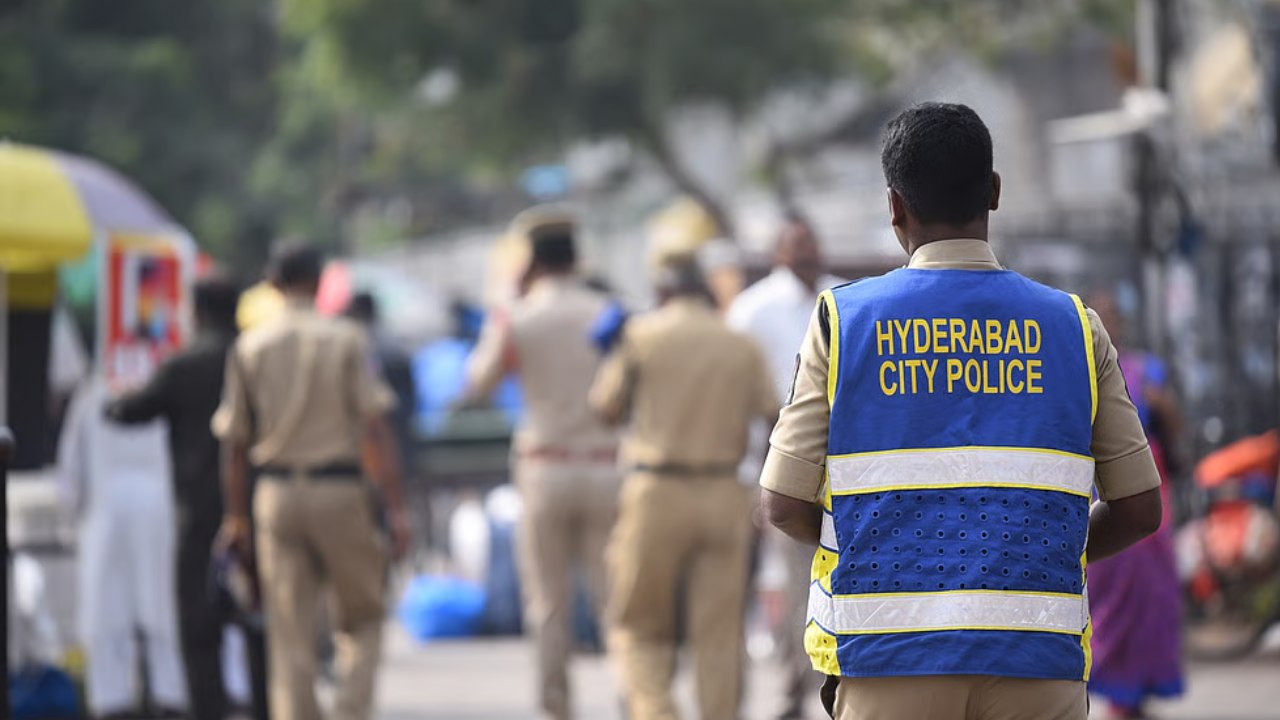 Hyderabad Police Raids : బేగంపేటలో అండాల అక్రమ సేకరణ కలకలం.. గర్ల్స్ హాస్టల్‌పై పోలీసుల దాడి..