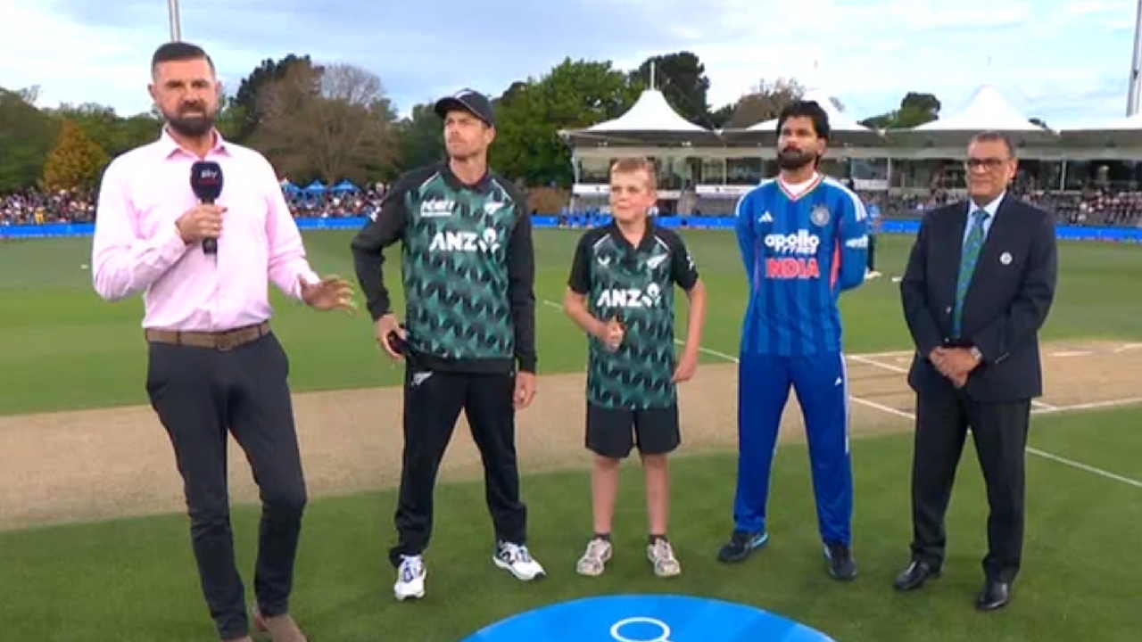 IND vs NZ : టాస్ గెలిచి ఫీల్డింగ్ ఎంచుకున్న భార‌త్‌.. శ్రేయ‌స్ అయ్య‌ర్ కీల‌క వ్యాఖ్య‌లు.. ఇక్క‌డ అంత ఈజీ కాదు కానీ..