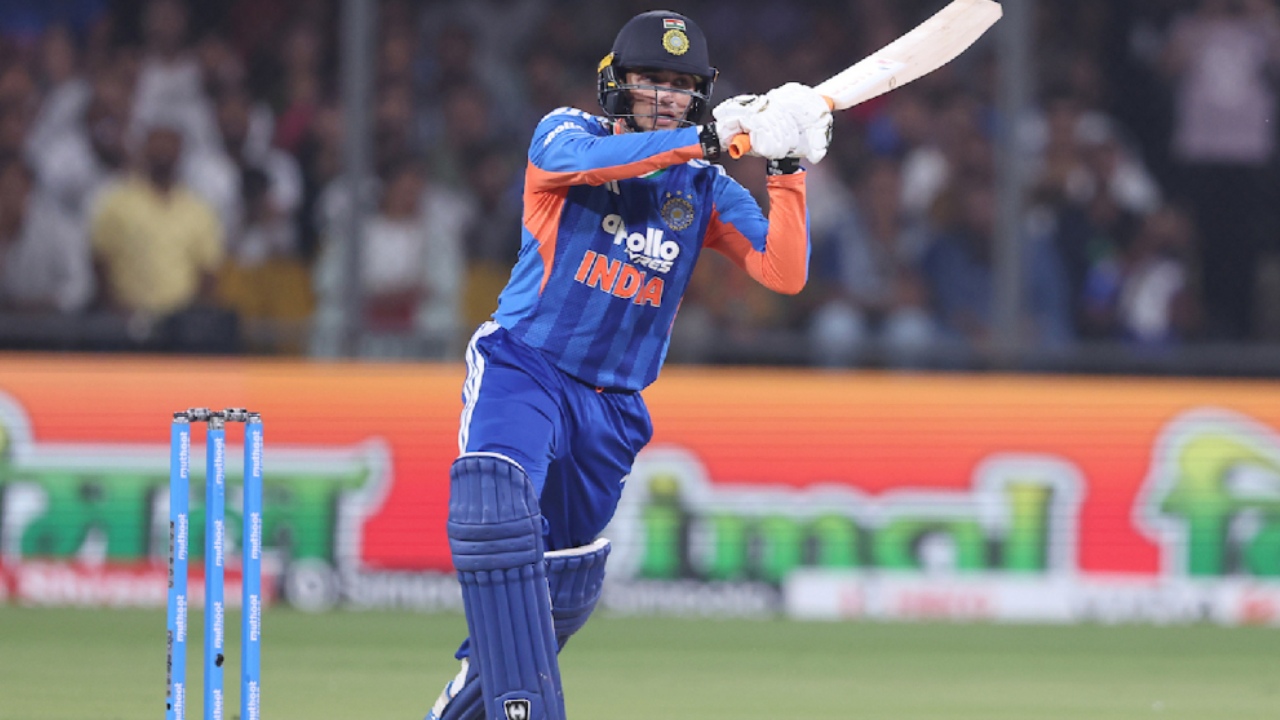 IND vs WI 3rd T20I : విండీస్‌కు చుక్కలే.. ఫోర్లు, సిక్సర్లతో అభిషేక్ జాతర.. 18 బంతుల్లోనే హాఫ్ సెంచరీ..!