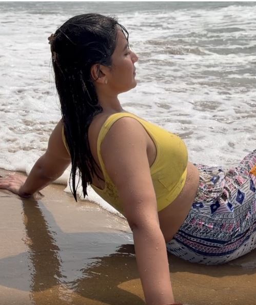 Inaya Sulthana Enjoying Vacation in Beach