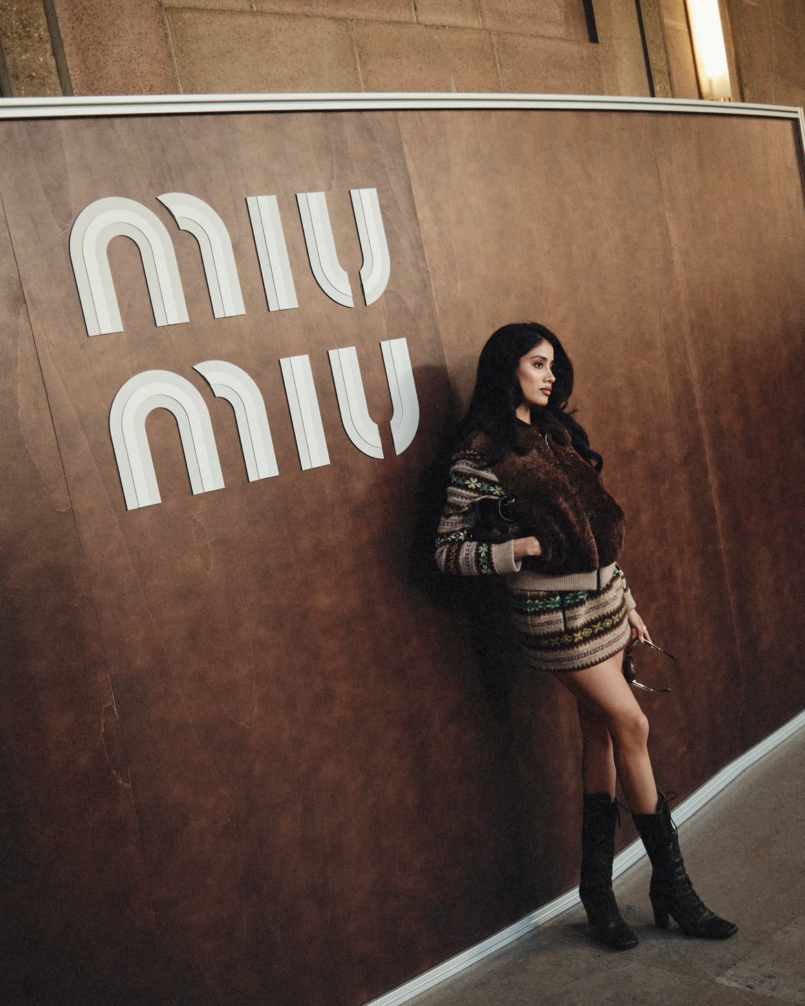 Janhvi Kapoor Stylish Looks in Short Skirt