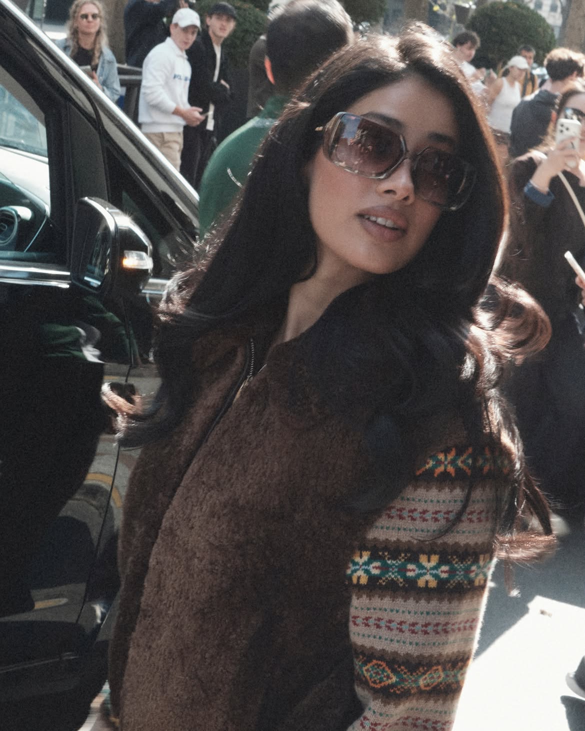 Janhvi Kapoor Stylish Looks in Short Skirt