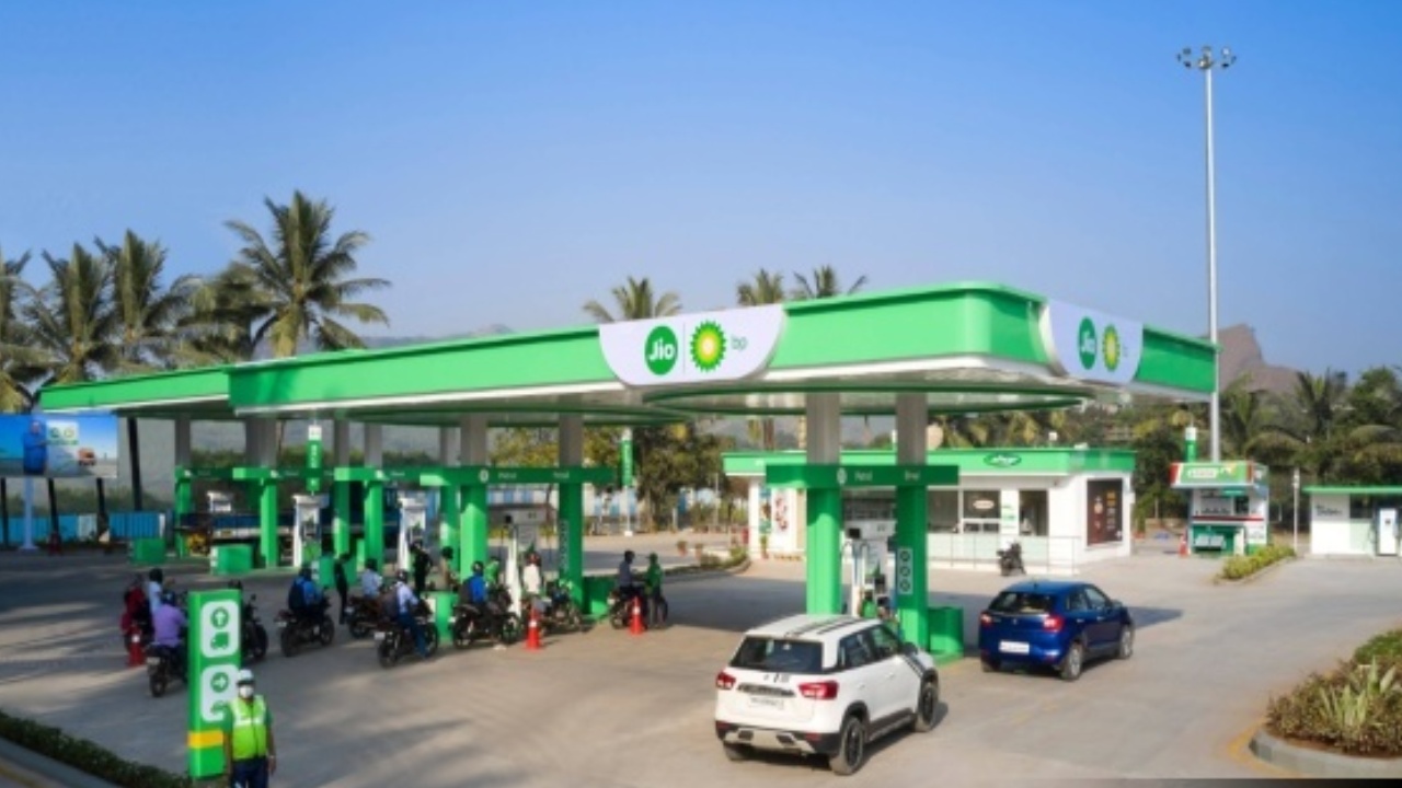 Jio Bp Petrol Price Hike : వాహనదారులకు బిగ్ షాక్.. పెట్రోల్‌పై రూ.5, డీజిల్‌పై రూ.3 పెంపు!