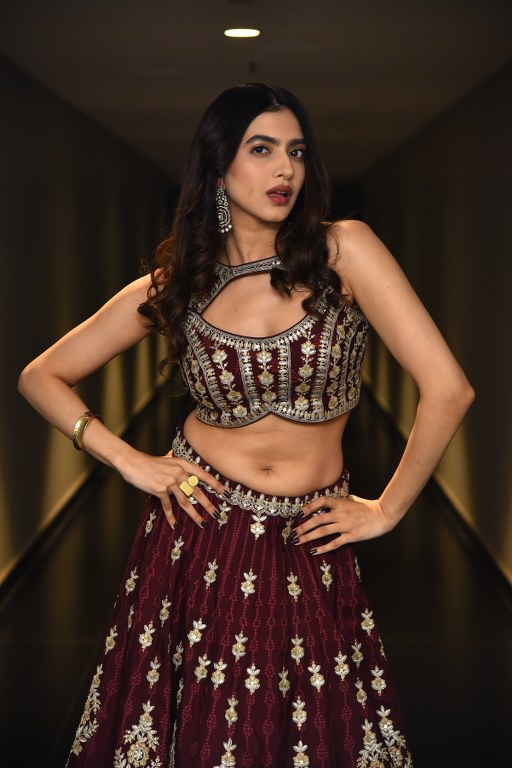 Kashika Kapoor Stunning Looks