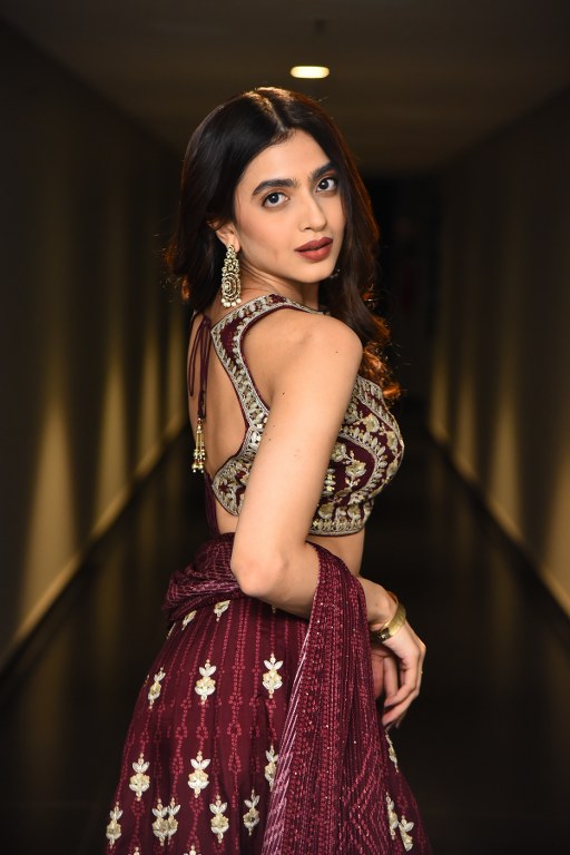 Kashika Kapoor Stunning Looks