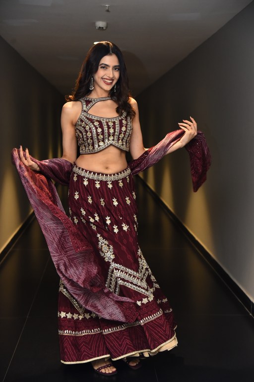 Kashika Kapoor Stunning Looks