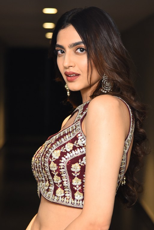 Kashika Kapoor Stunning Looks