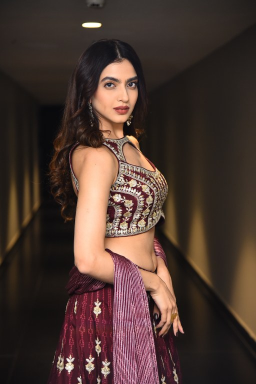 Kashika Kapoor Stunning Looks