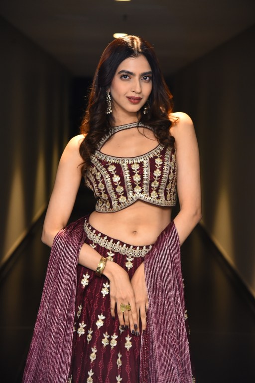 Kashika Kapoor Stunning Looks