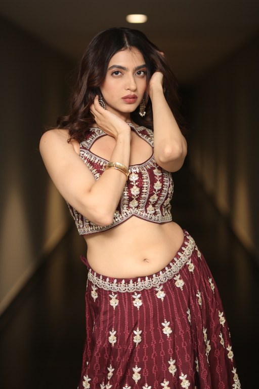 Kashika Kapoor Stunning Looks