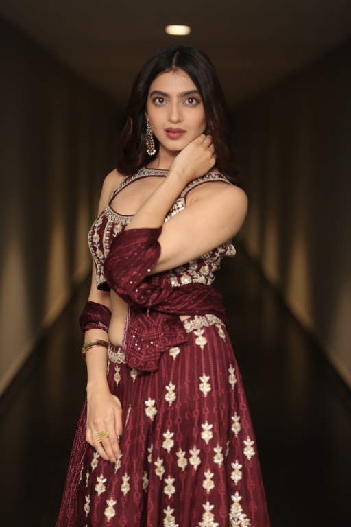 Kashika Kapoor Stunning Looks