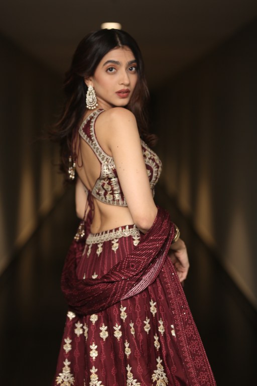 Kashika Kapoor Stunning Looks